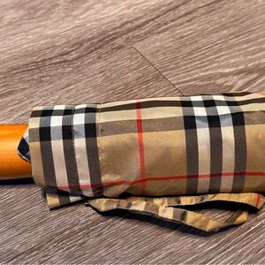 Burberry Classic Check Umbrella in Beige and Black